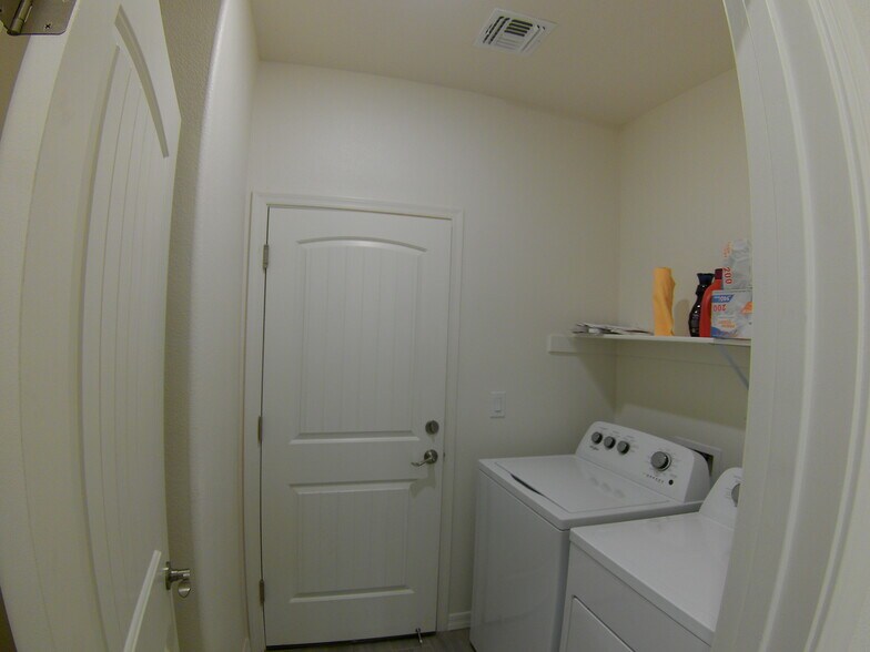 Laundry Room - 506 McAlister Dr