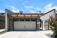 Building Photo - 7117 9th Hole Dr