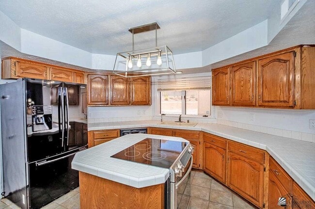 Building Photo - 2174 S Del Valle Way
