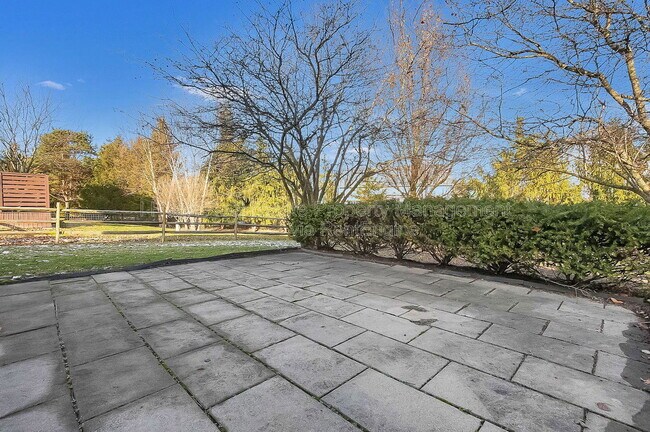 Building Photo - 9580 Mission Dr