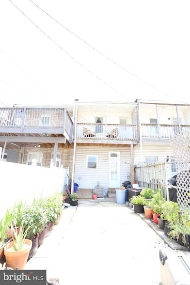 Building Photo - 3916 Hudson St