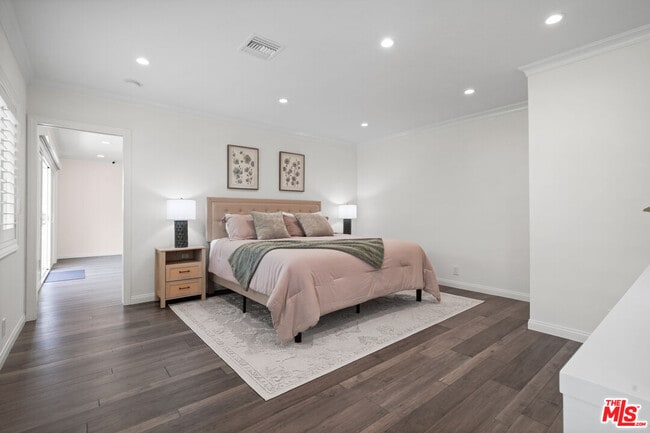 Building Photo - 4875 Bluebell Ave