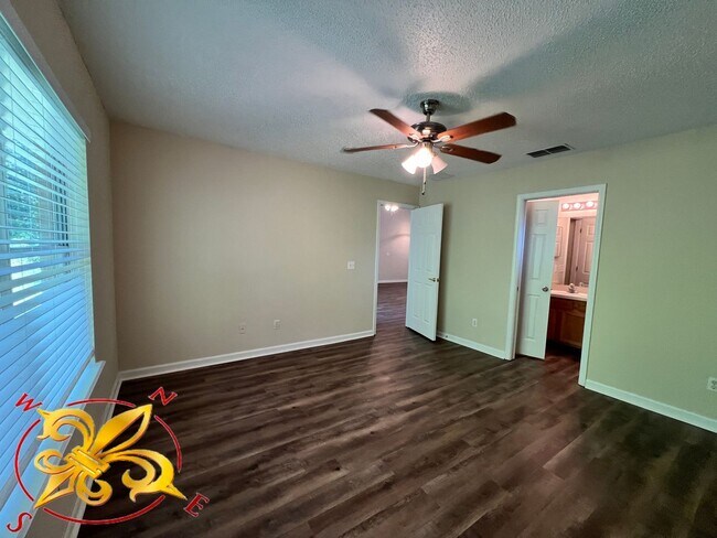 Building Photo - $1595 3/2 - K- Section Great Location Off ...