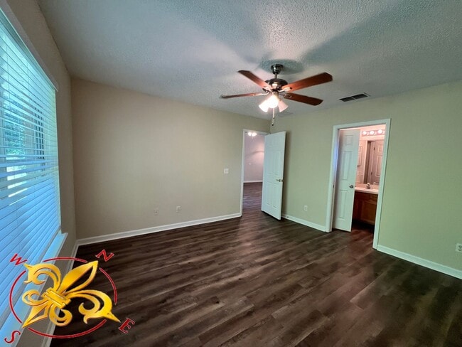 Building Photo - 3/2 - K- Section Great Location Off 100 an...