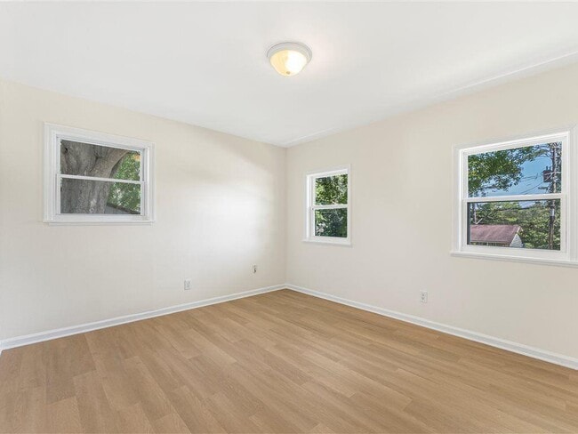 Building Photo - 6371 Westbury Rd