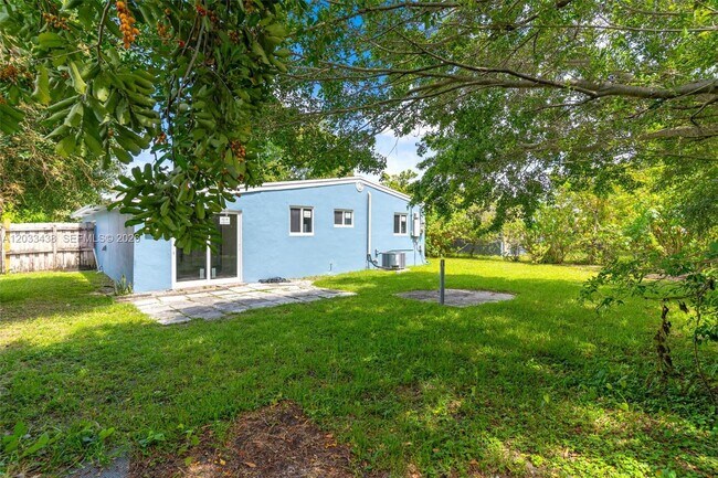 Building Photo - 401 SW 25th Ave