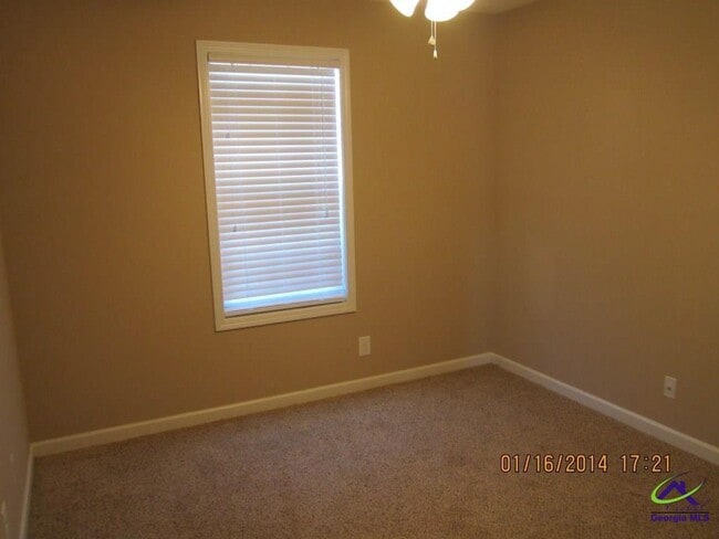 Building Photo - 135 Coronation Dr