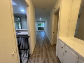 Building Photo - Lovely 1 Bedroom 1 Bath apartment in Anaheim!