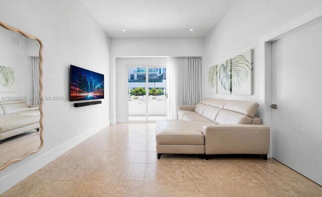 Building Photo - 6917 Collins Ave