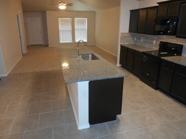 Building Photo - Half off first full month's rent! /Gorgeou...
