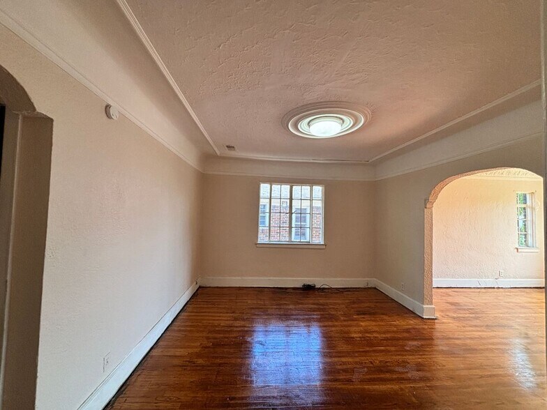 Building Photo - 17606 Roselawn St