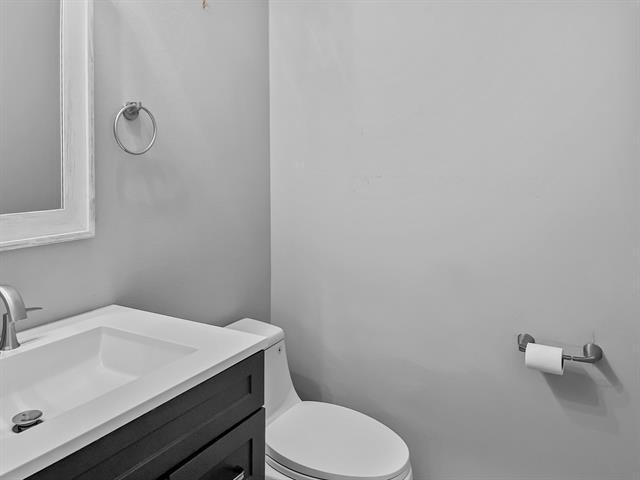 Building Photo - 673 W Talon Dr