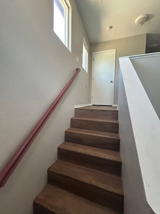 Building Photo - Newly remodeled 3 bedroom 2.5 bathroom in ...
