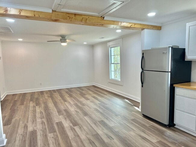 Building Photo - Recently Renovated 2-Bedroom Home in Hende...