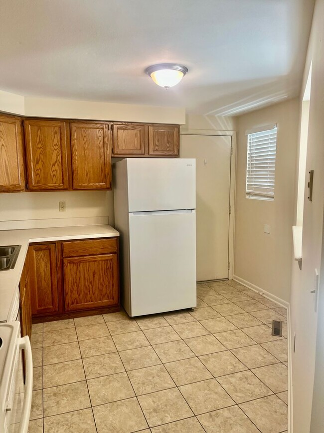Building Photo - 8474 Bubbling Springs Dr