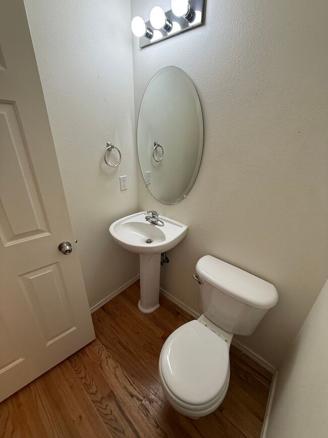 Building Photo - $400 Move In Credit!! 3 Bed/2.5 Bath Single Family Home in River Canyon Estates - BRAND NEW CARPET