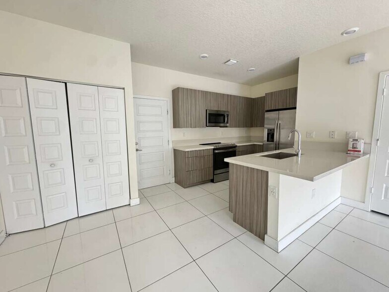 Building Photo - 8311 NW 49th St