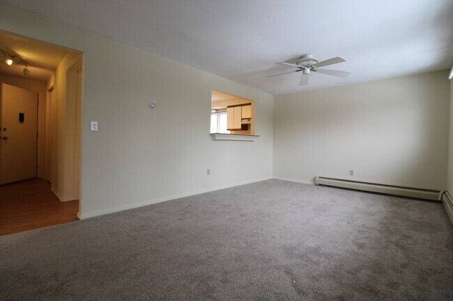 Building Photo - 207 Village Dr