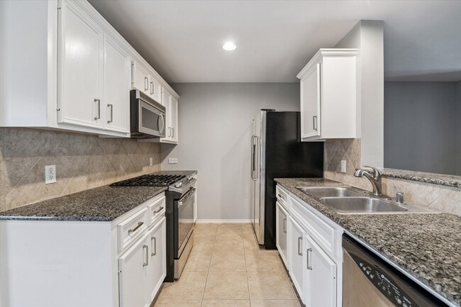 Building Photo - 2219 Runnels St