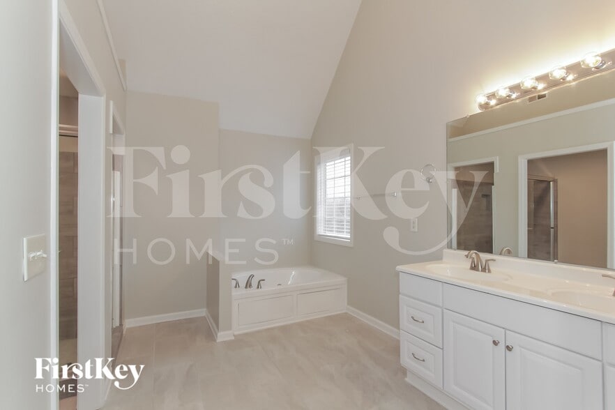Building Photo - 5208 Eagle Creek Dr