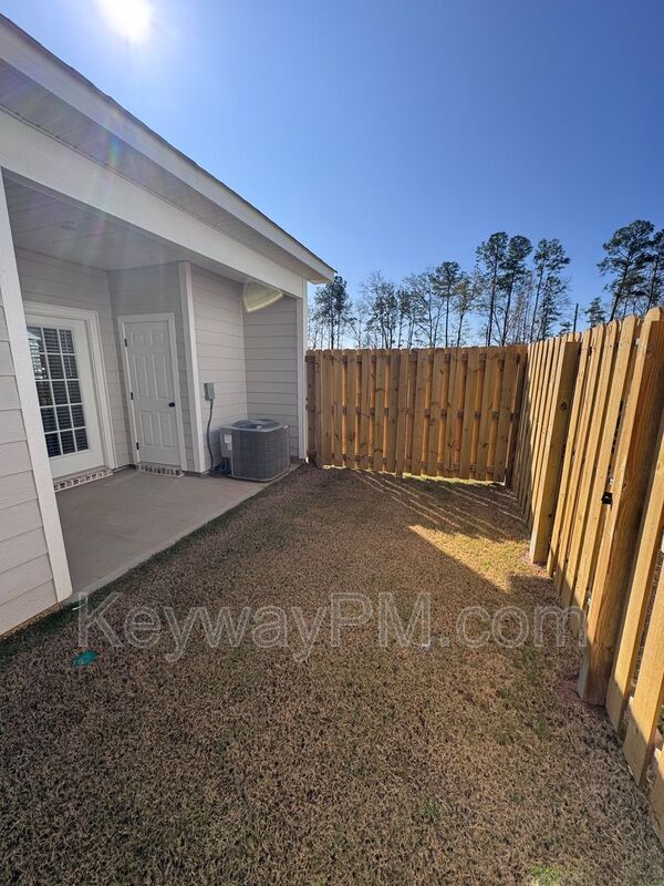 Building Photo - 2047 Denmark Ave SE