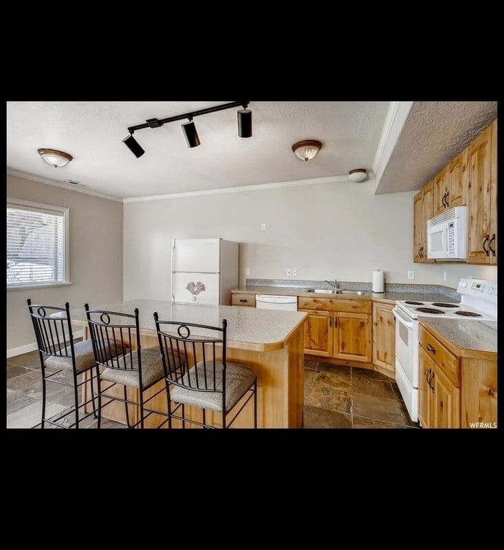 Building Photo - 8934 N Pine Hollow Dr