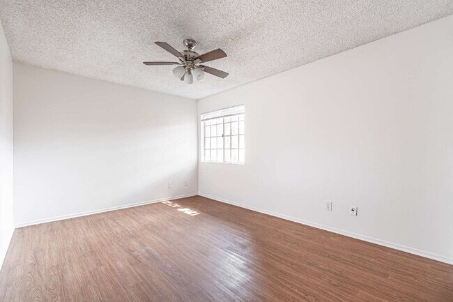 Building Photo - "Chic & Spacious 2-BR Gem in Covina: Modern Living with 2 Full Baths!"