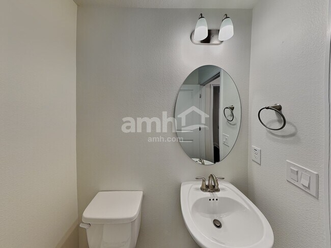 Building Photo - 2800 Ponds Trl