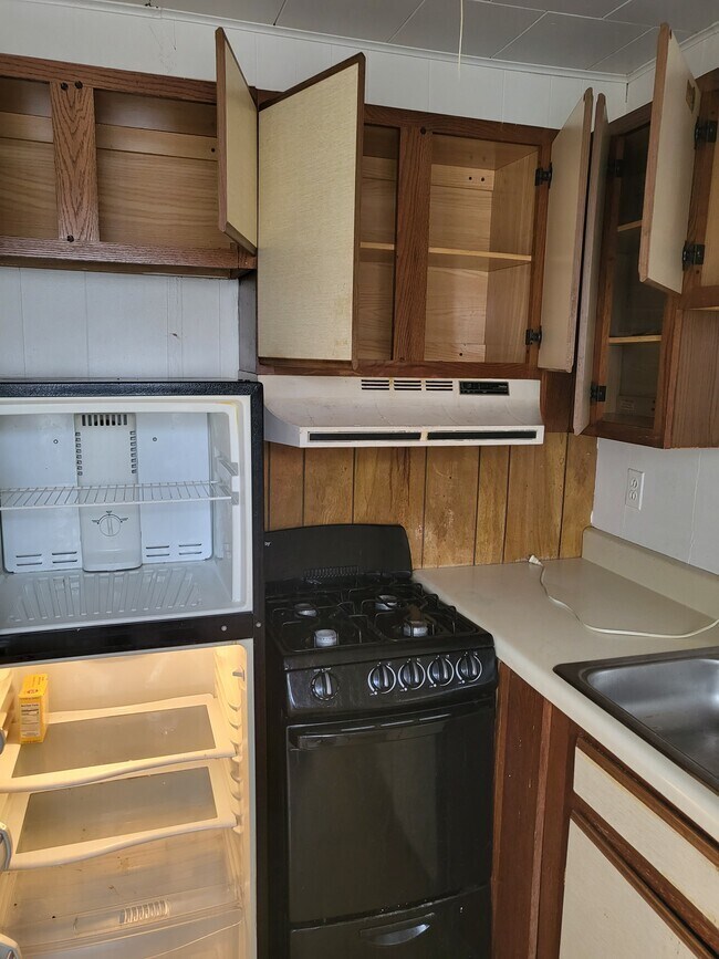 Building Photo - 404 Birr St