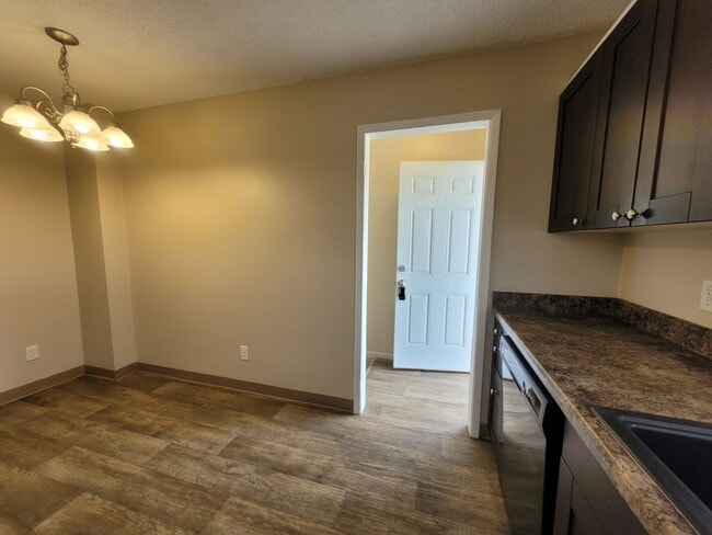 Building Photo - 2 Bedroom, 1 Bathroom Home 5 Minutes from Downtown!
