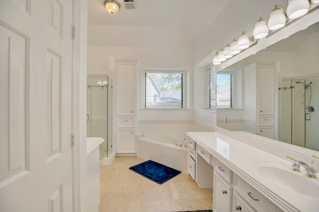 Building Photo - 301 Winding Oak Ln S