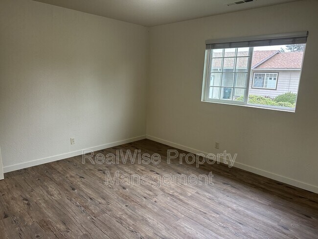 Building Photo - 1326 Dowell Rd