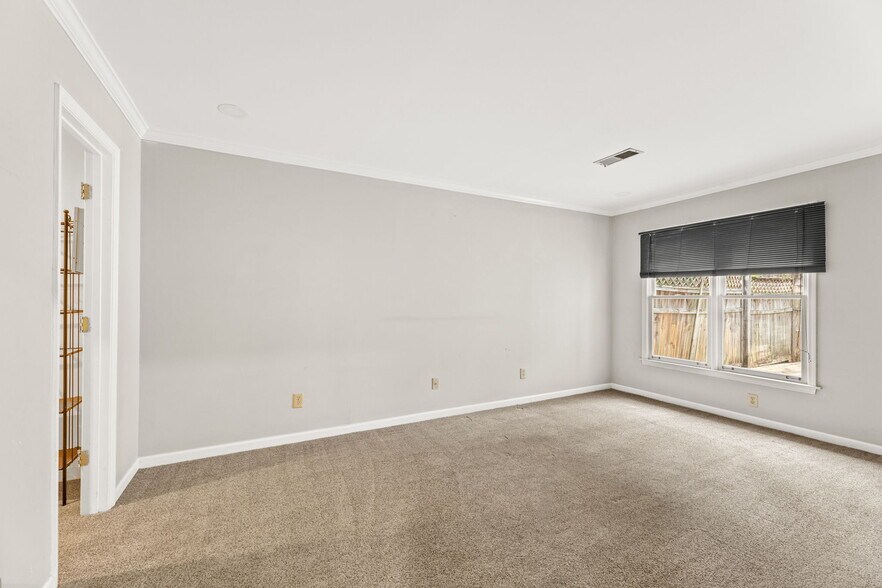 Lower Level Bedroom - 1486 Briaroaks Trl NE