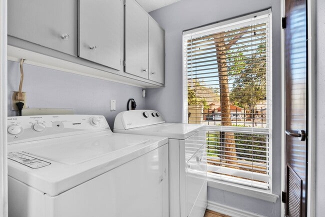 Building Photo - Move-In Ready 2-Bedroom Condo in Prime San Antonio Location