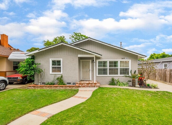 Building Photo - 4/Bed, 4/Bath Home with Parking, Washer/ Dryer and Spa, Close to Chapman University/ Orange Circle