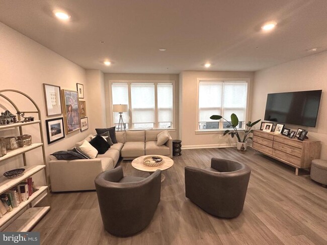 Building Photo - 209 Market Square NW