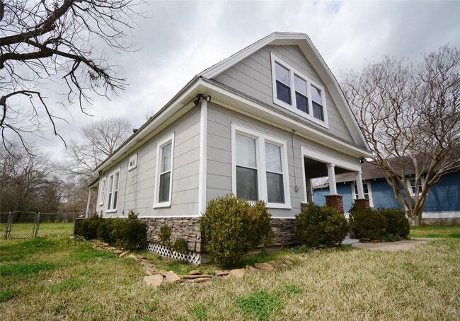 Building Photo - 407 N Chappell Hill St