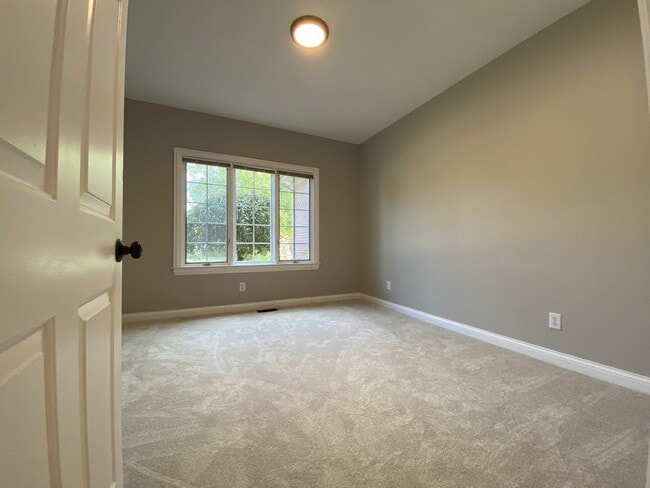 Building Photo - Gated community! Ranch style Home for lease or lease-option to purchase