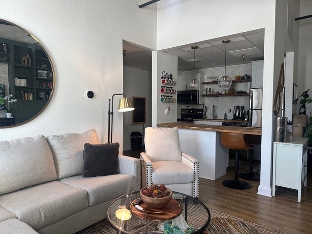 Building Photo - 609 Central St