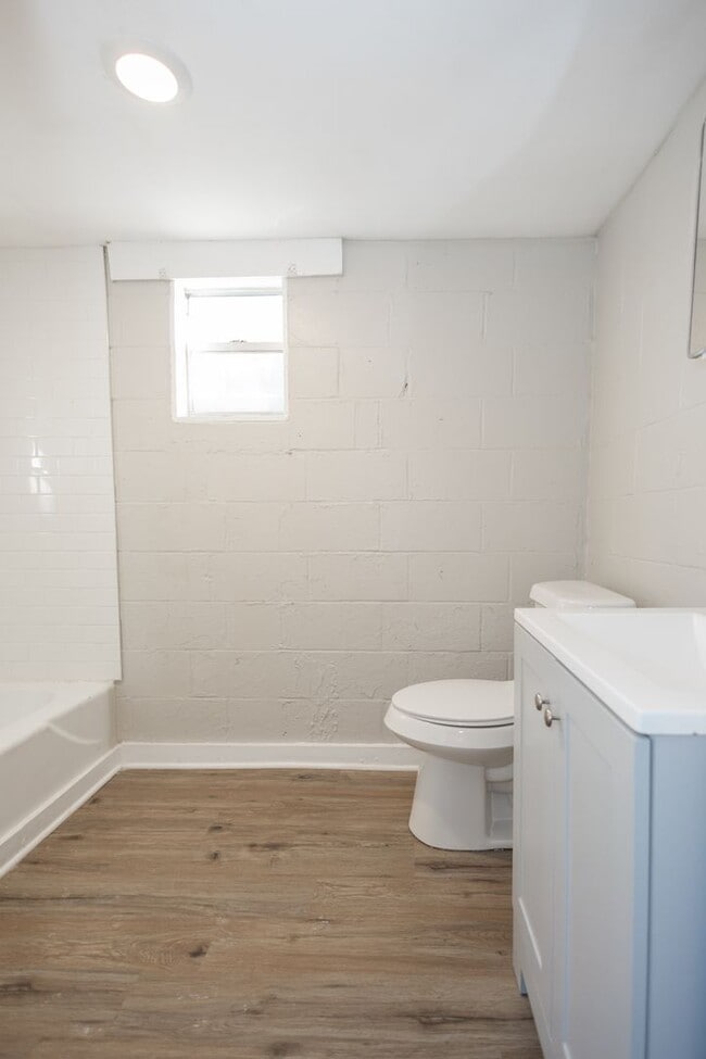 Building Photo - 731 Williams St