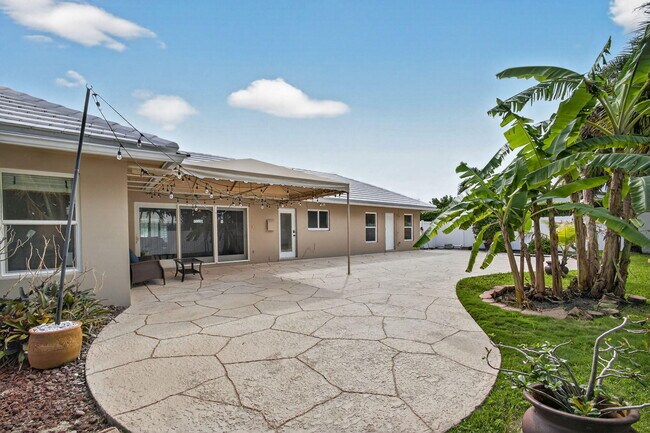 Building Photo - 1206 Dolphin Rd