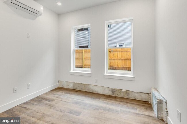 Building Photo - 2214 N Front St