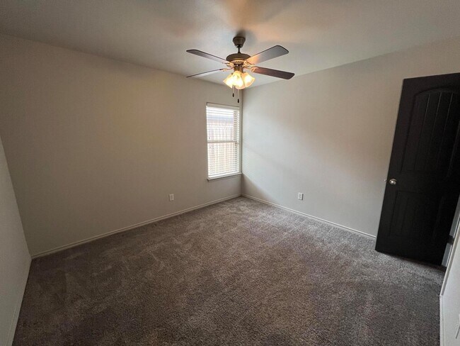 Building Photo - 716 Hillshire Ave