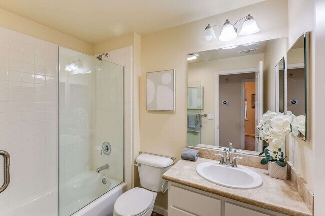 Building Photo - Stunning Top-Floor Condo with Open Layout, Modern Upgrades, and Prime Location 6 MONTH LEASE