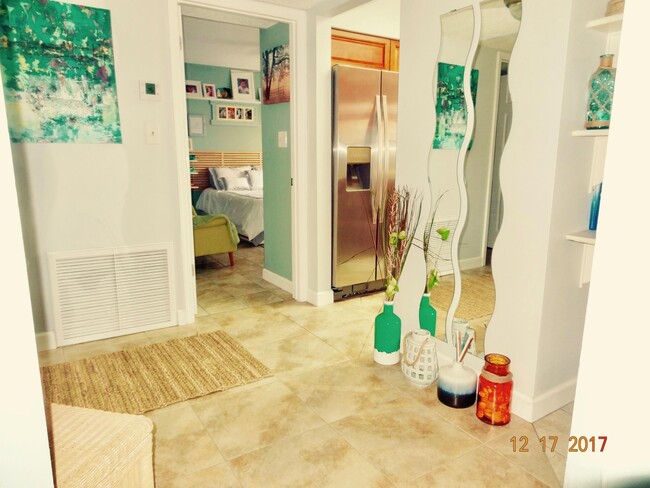 Building Photo - 225 S Tropical Trail