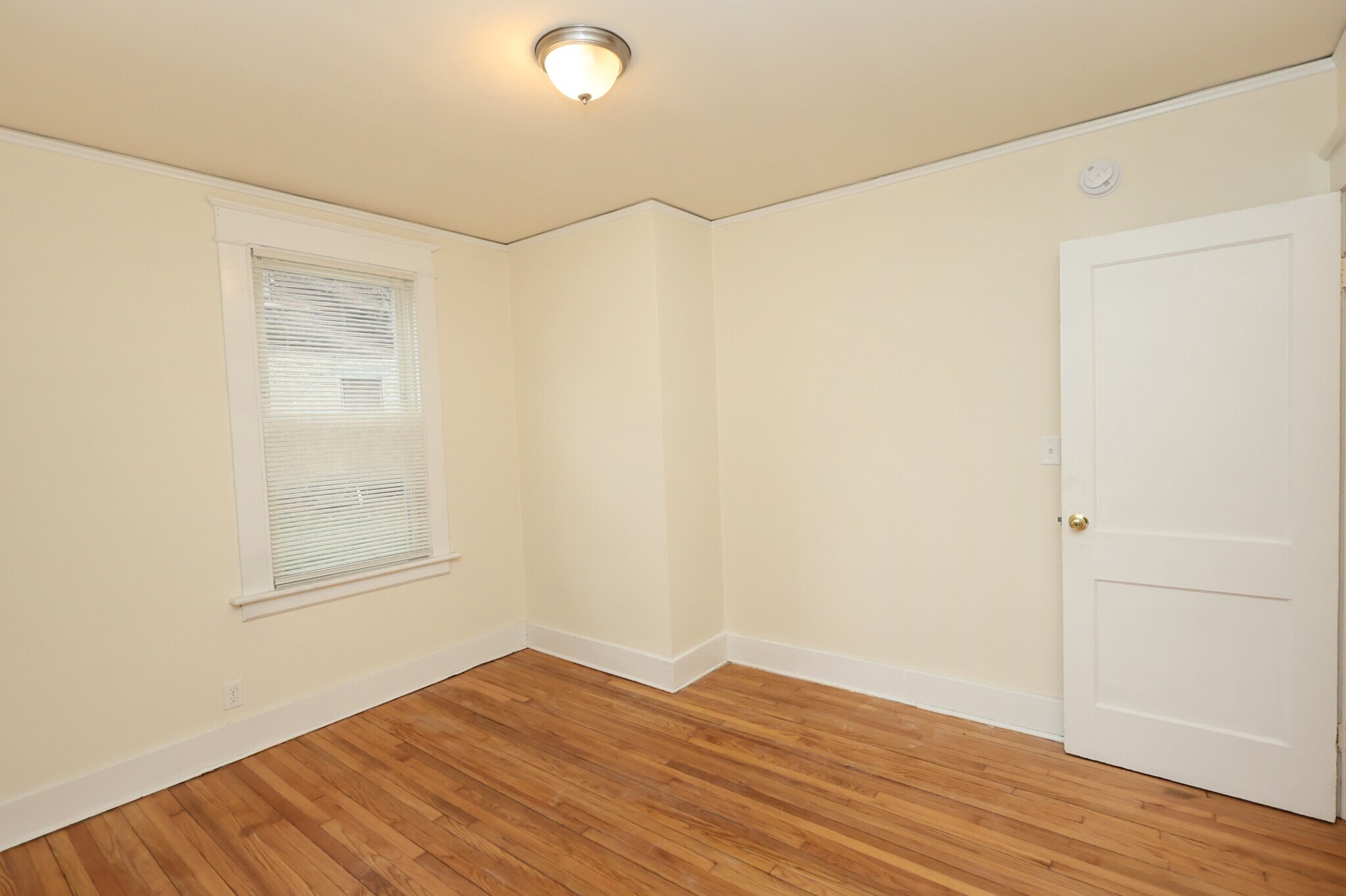 Building Photo - 146 Division St