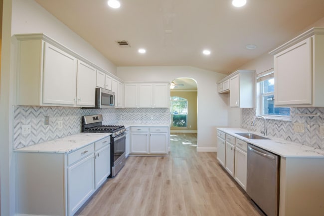 Building Photo - 3121 Blue Ridge Dr