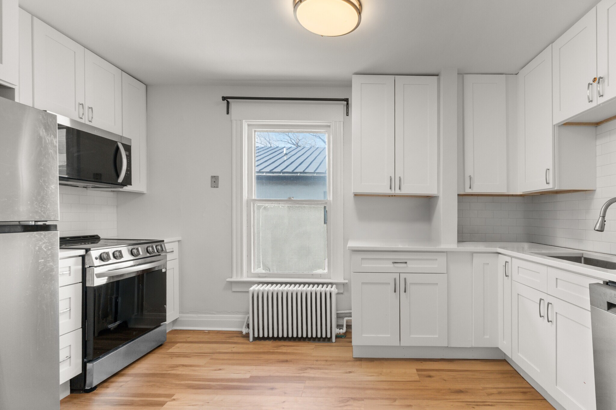 Building Photo - 1121 Leonard Pl