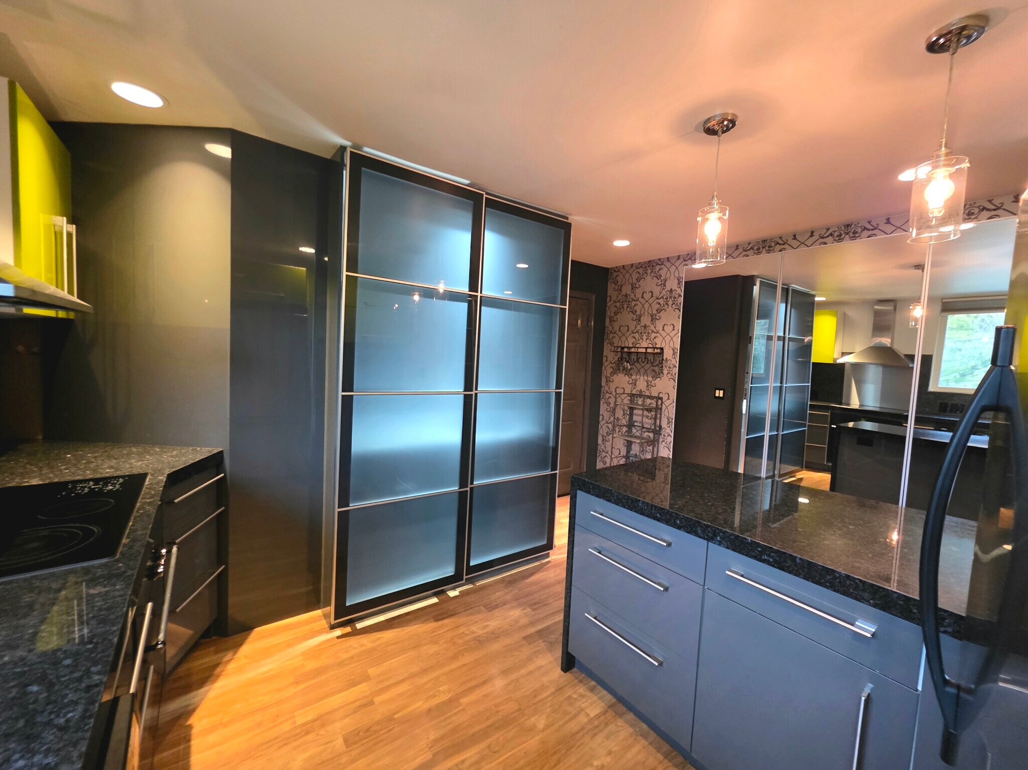 Building Photo - 2012 Thorndyke Ave W