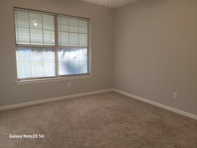 Building Photo - 667 Roebling Rd